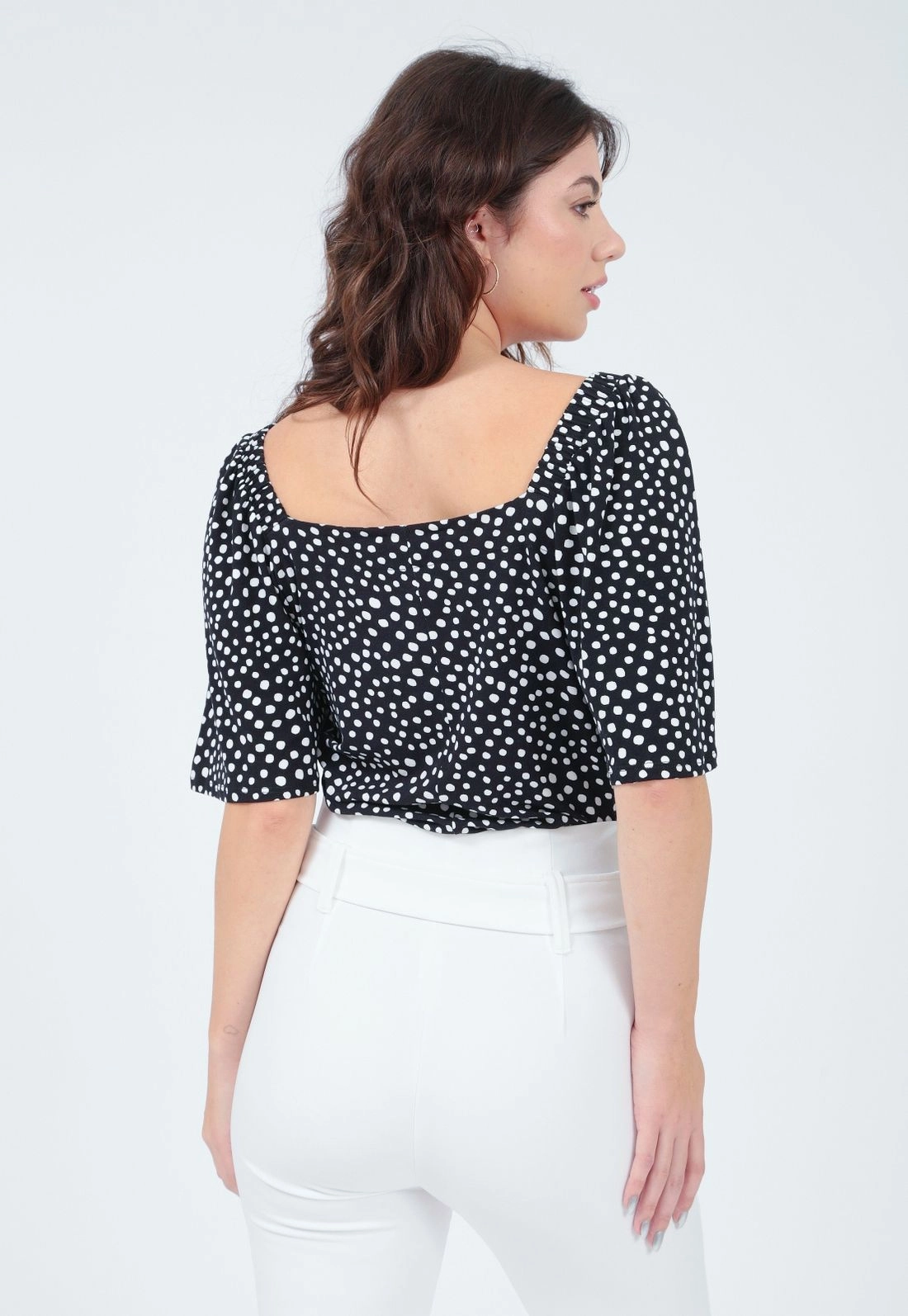 Blusa 3/4 Poá Decote Quadrado