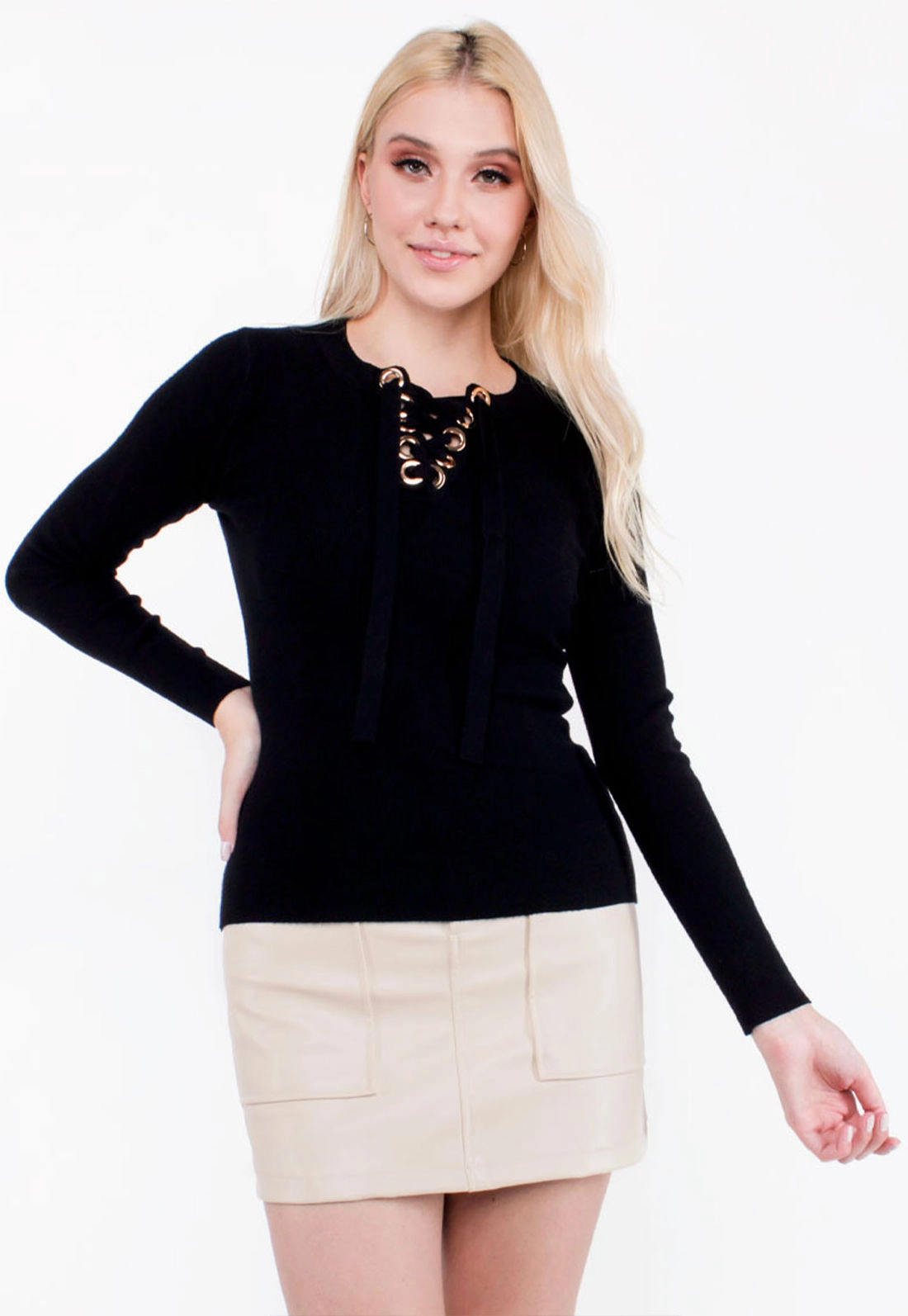 Blusa Tricô Decote Ilhós