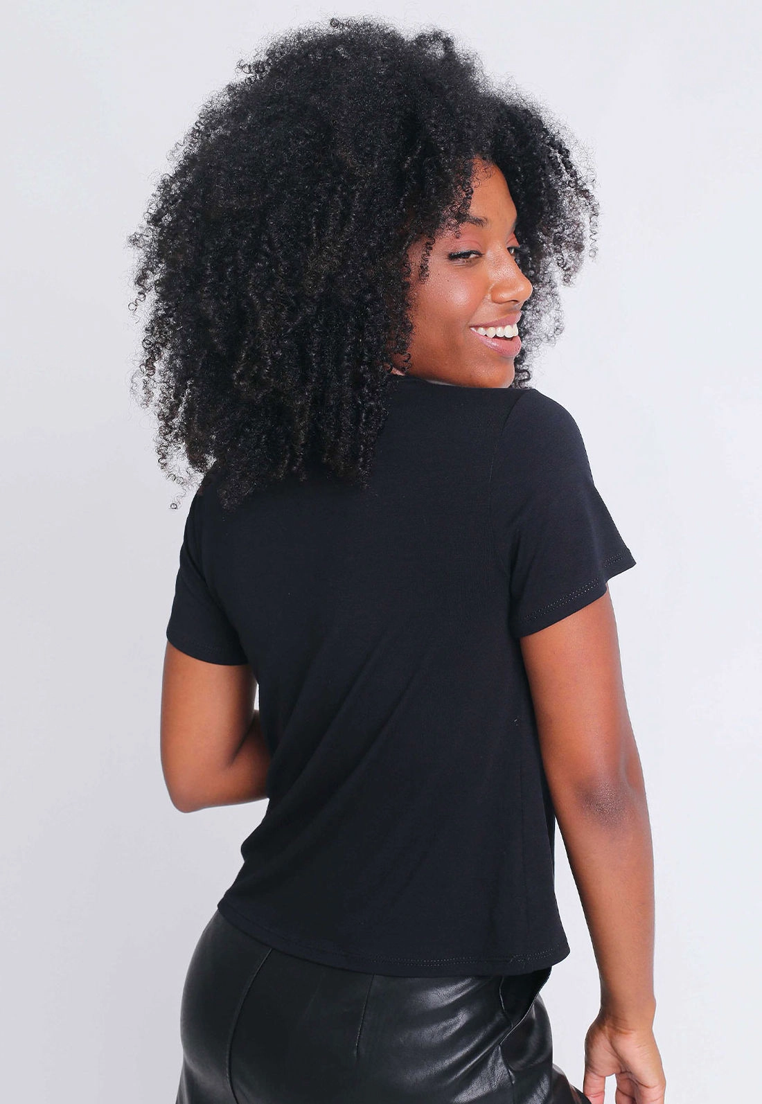 Blusa Manga Curta Gola Bordada