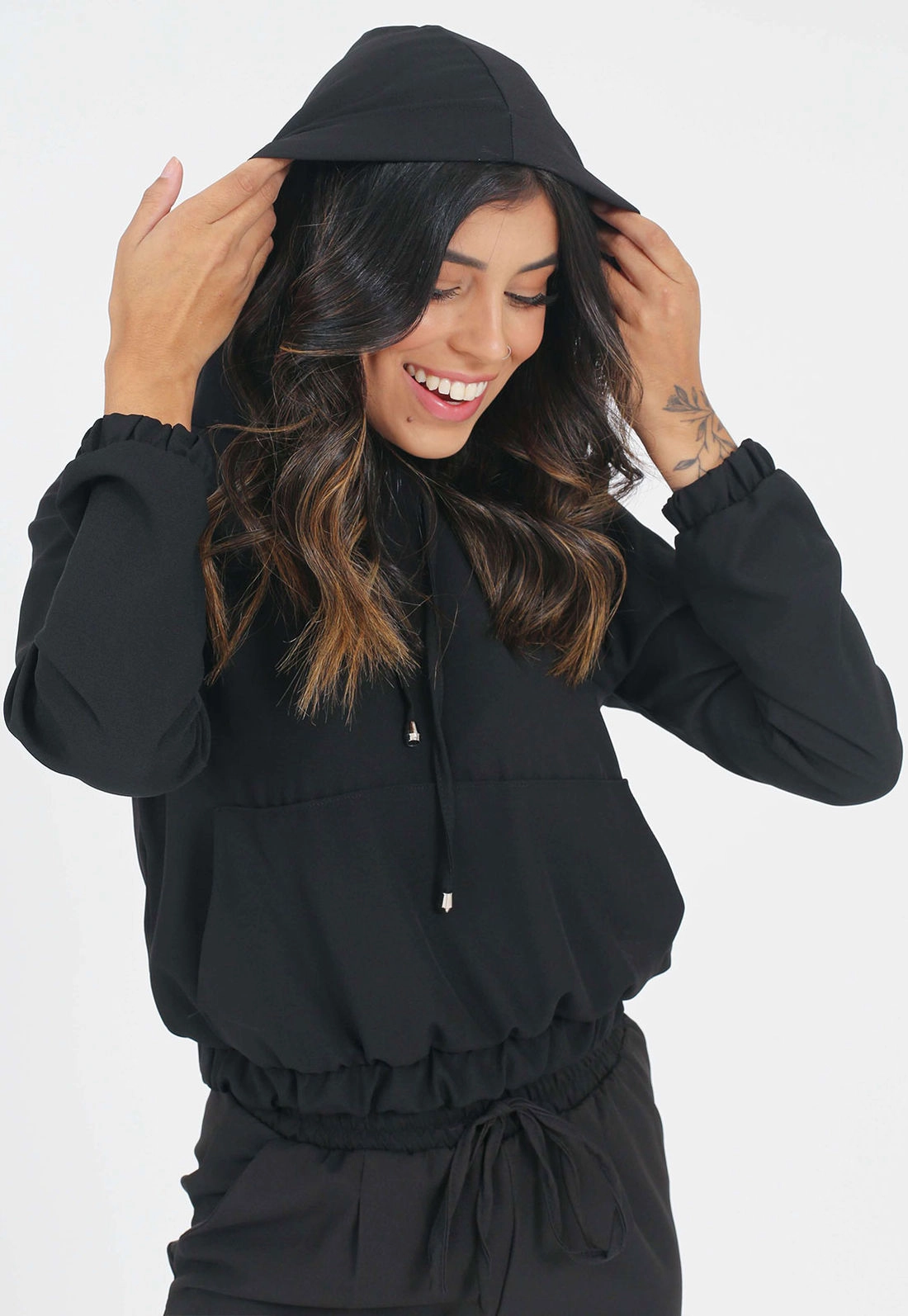 Blusa Crepe Manga Longa Capuz