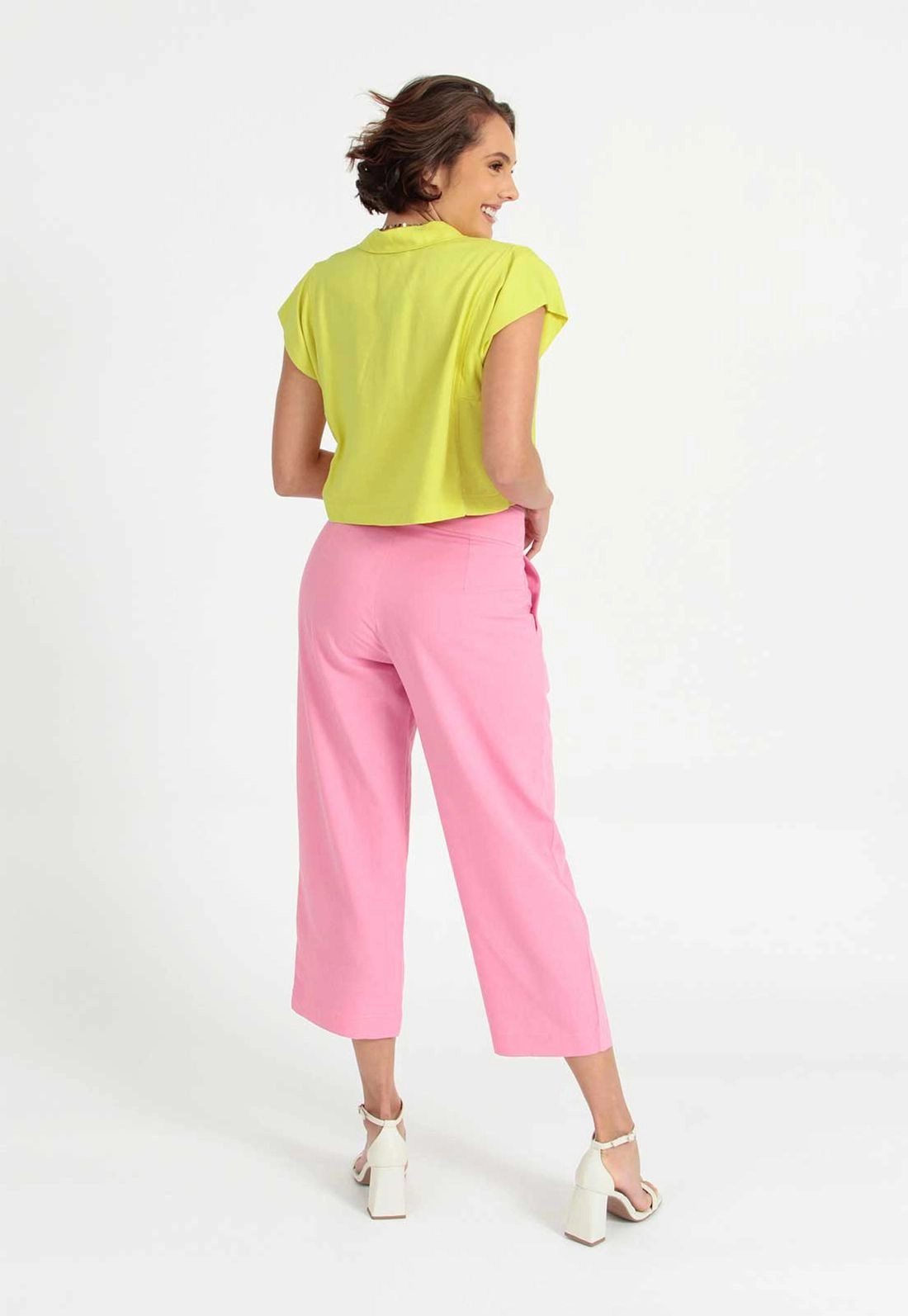 Calça Linho Pregas 2 Botões