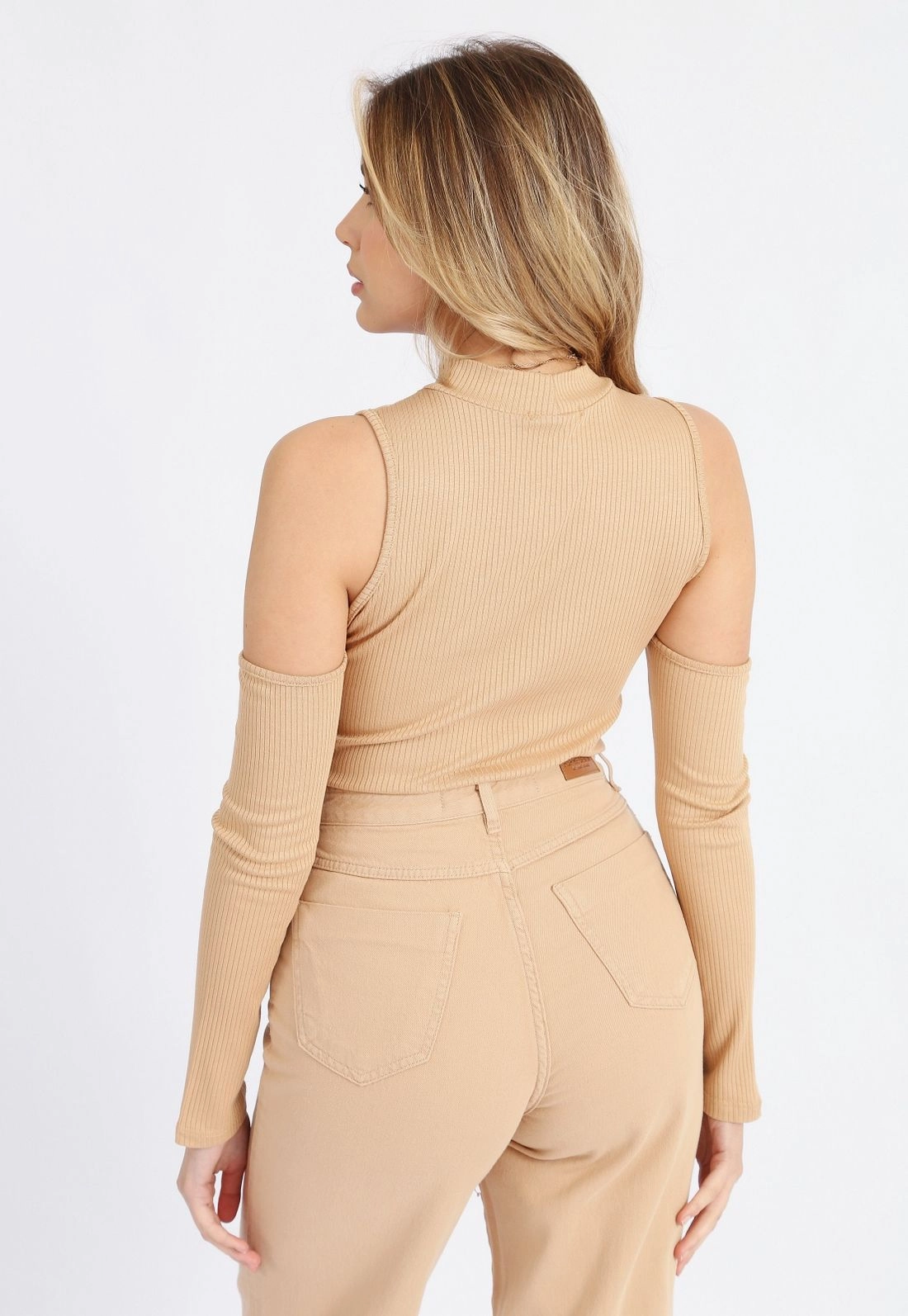 Blusa Ribana Gola Alta Ombro Vazado