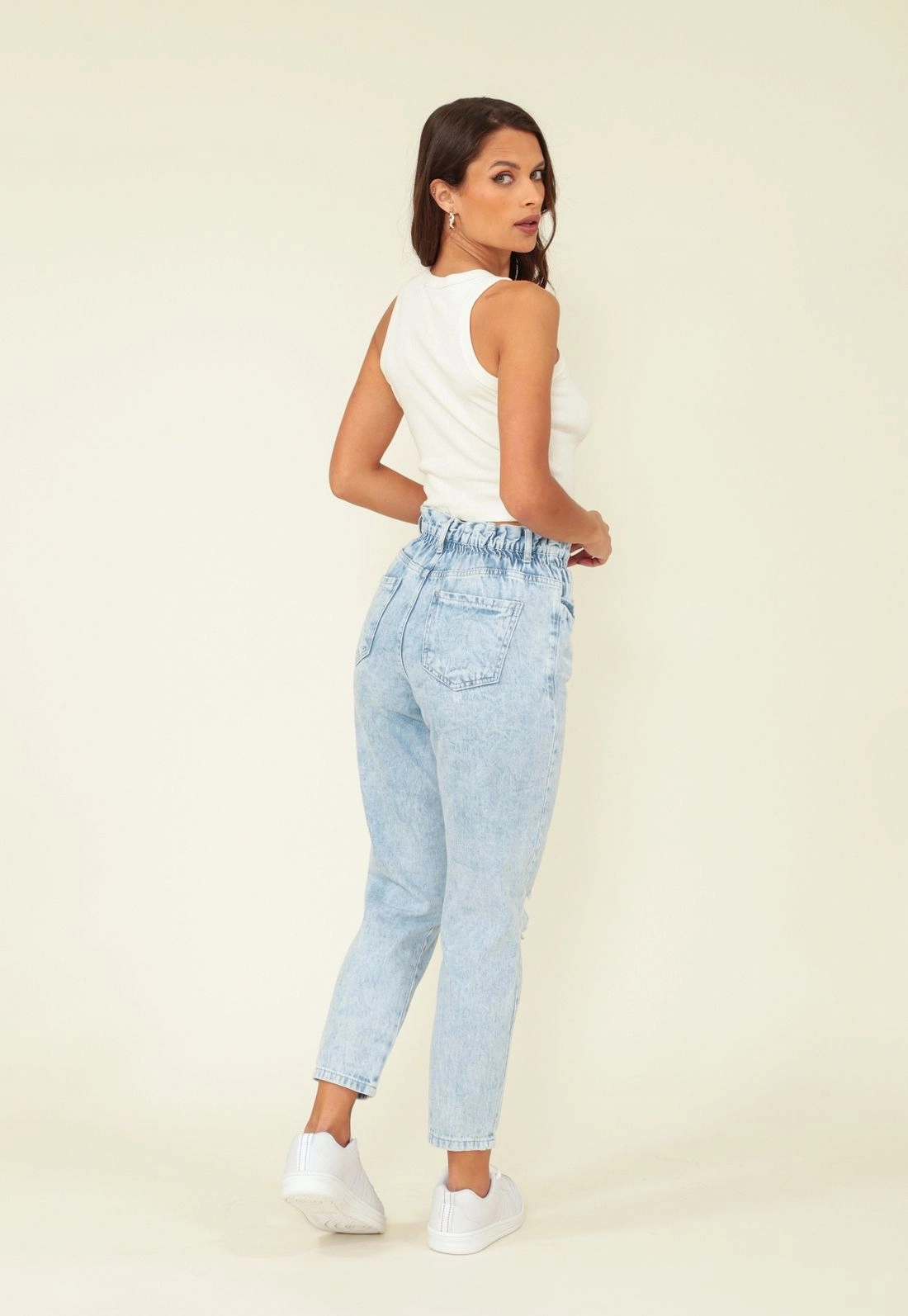 Calça Jeans Mom Elástico Cós Lateral