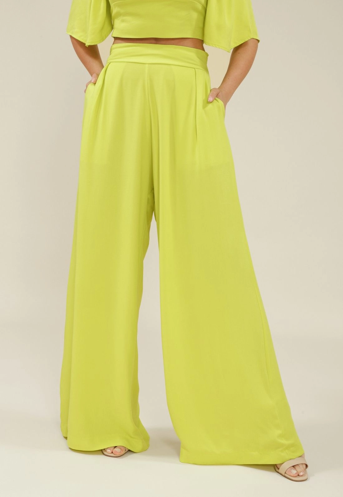 Calça Pantalona Viscose Twill Com Pregas