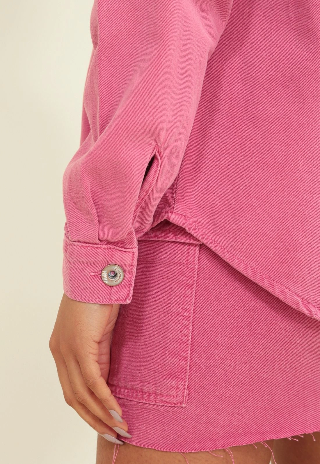 Camisa Overshit Em Sarja Estonada Com Manga Longa E Bolsos