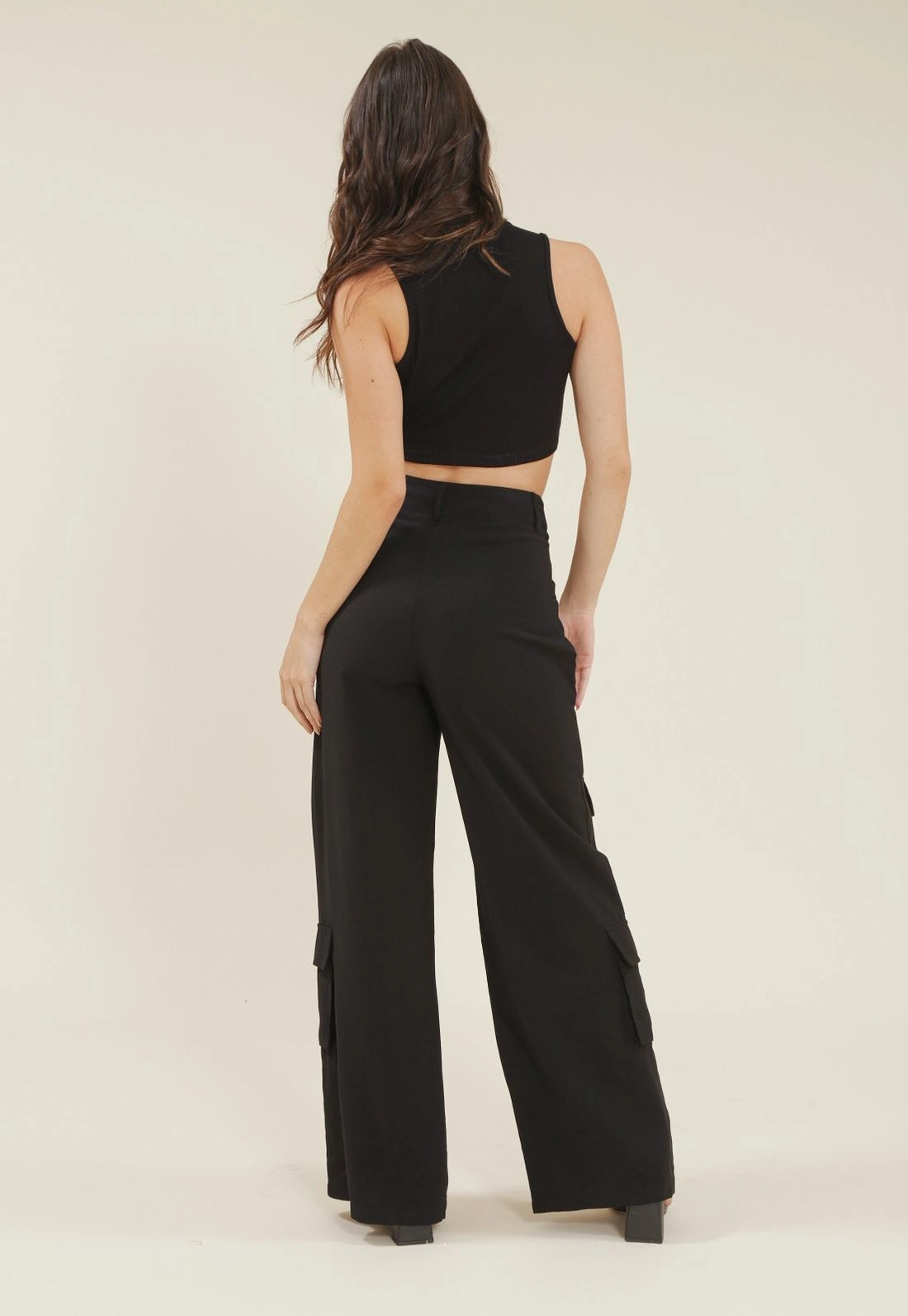 Calca Wide Leg Em Alfaiataria Com Bolso Cargo E Frontais