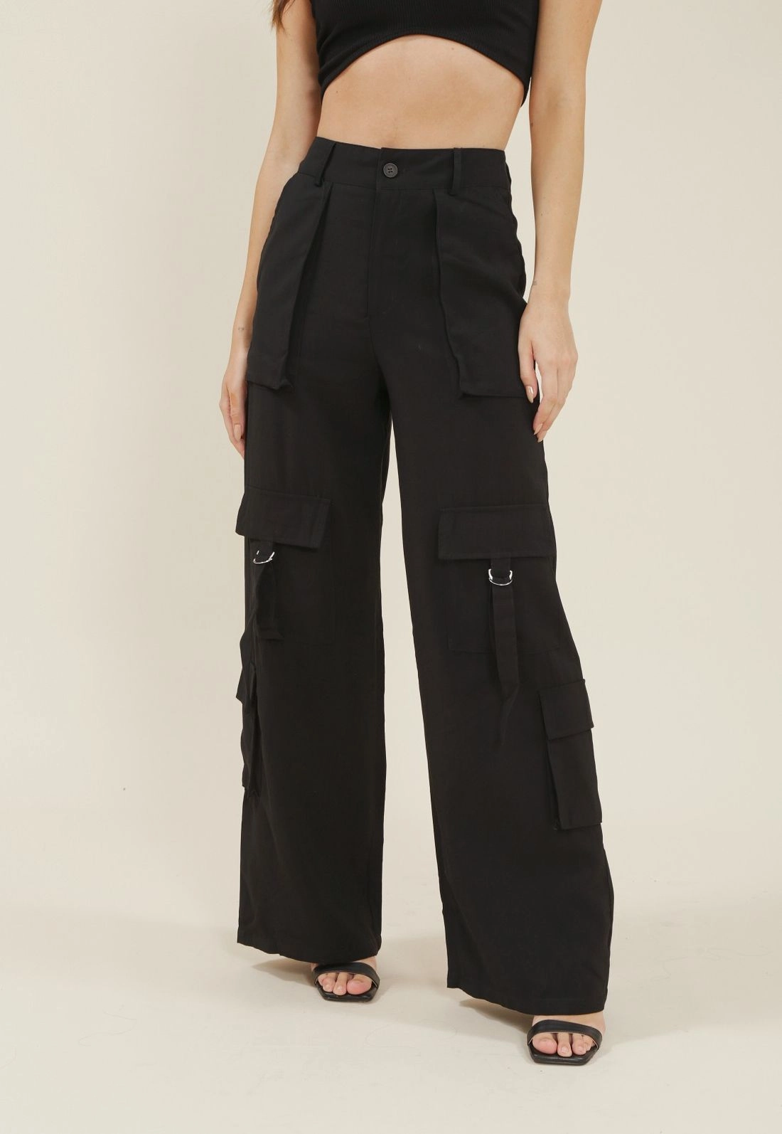 Calca Wide Leg Em Alfaiataria Com Bolso Cargo E Frontais