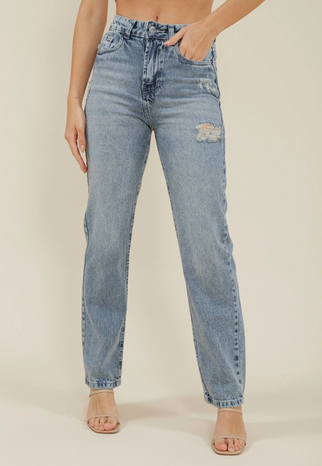 Calça Jeans Reta Cintura Alta Com Rasgo E Puído