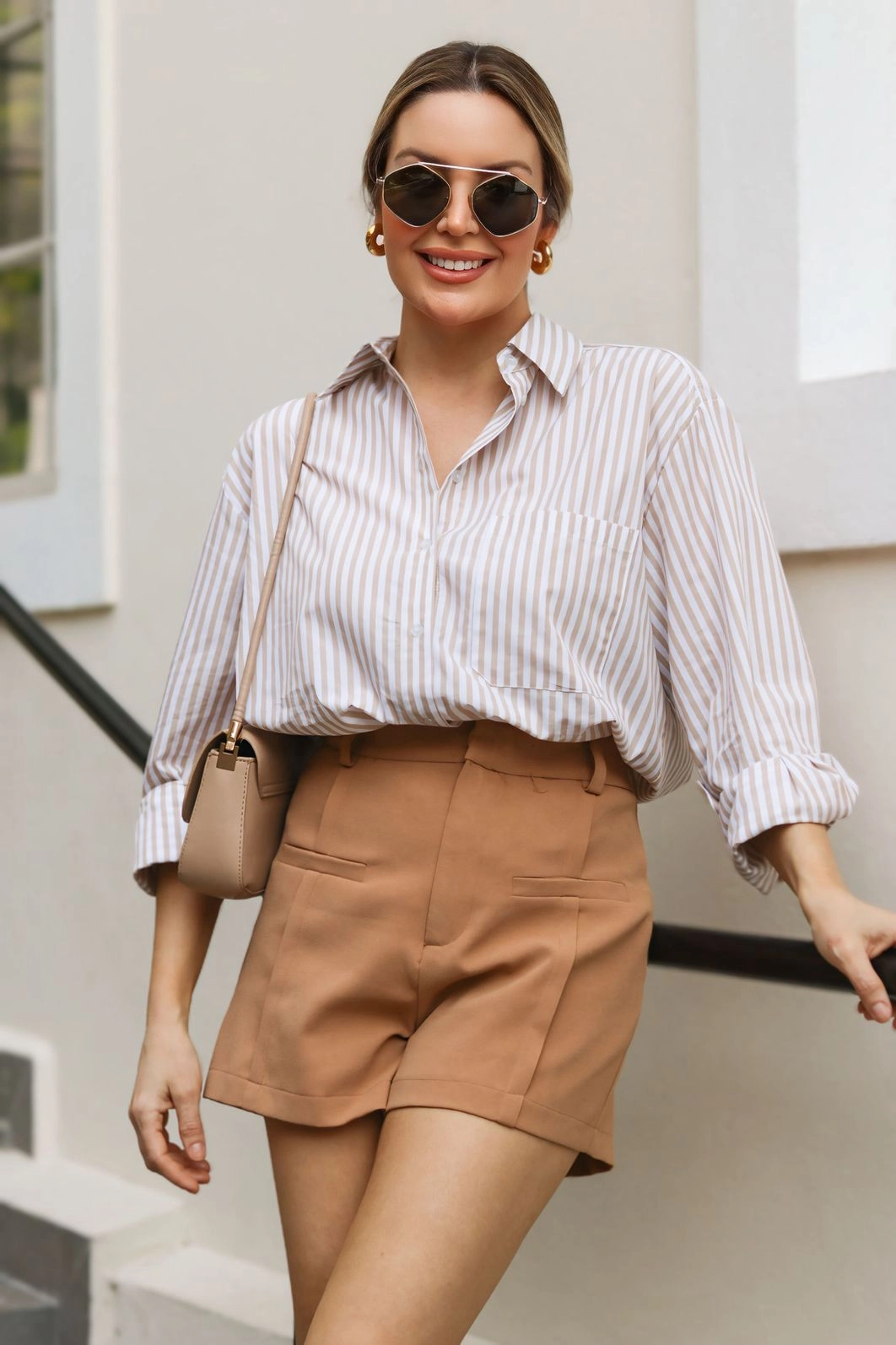 Short Em Crepe Alfaiataria Recorte Frontal
