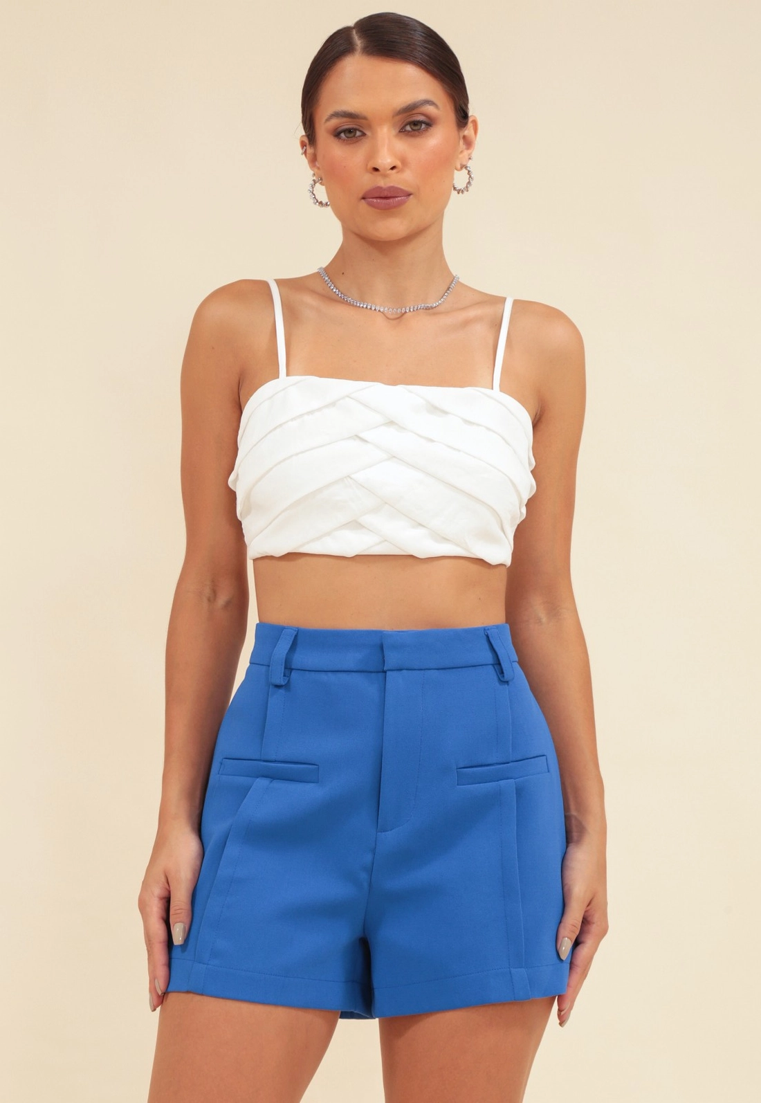 Short Em Crepe Alfaiataria Recorte Frontal