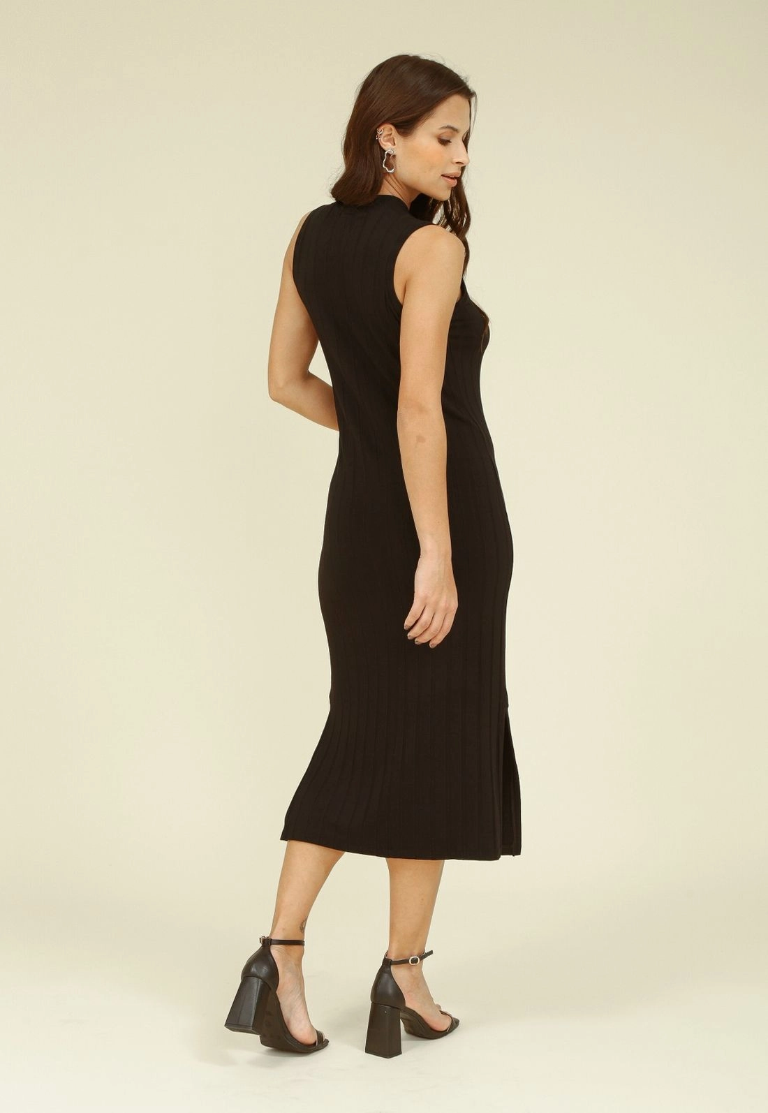 Vestido Midi Malha Canelada Gola Alta Sem Manga
