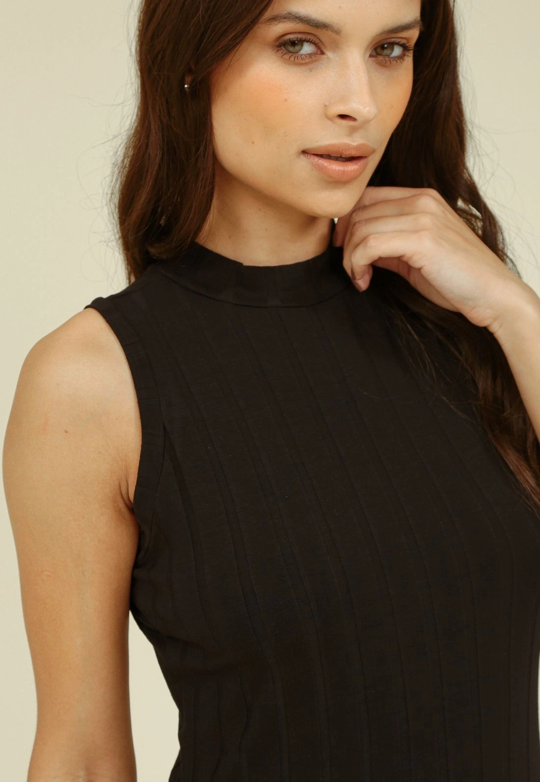 Vestido Midi Malha Canelada Gola Alta Sem Manga