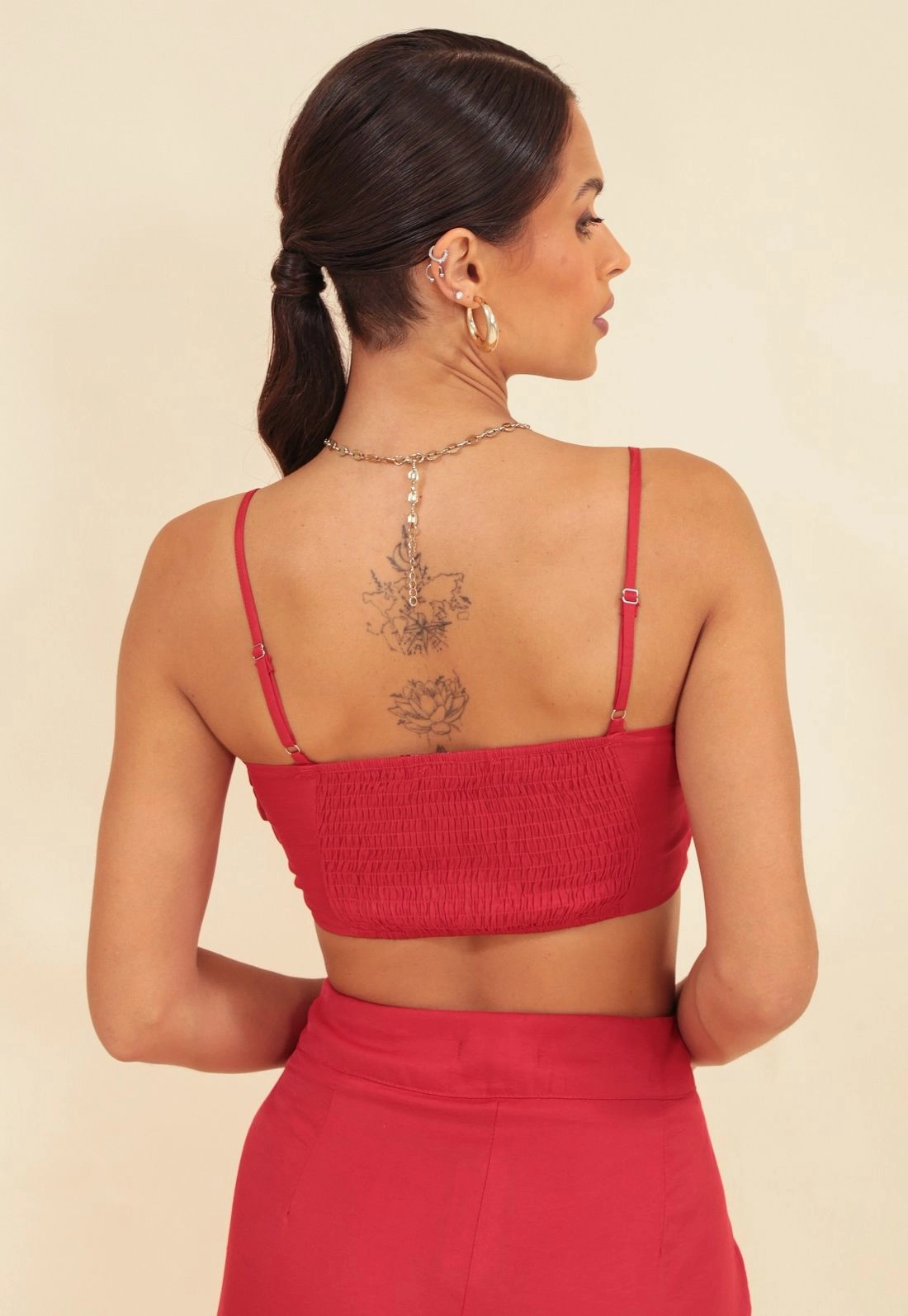 Cropped Com Alcas E Pregas Sobrepostas Em Cetim