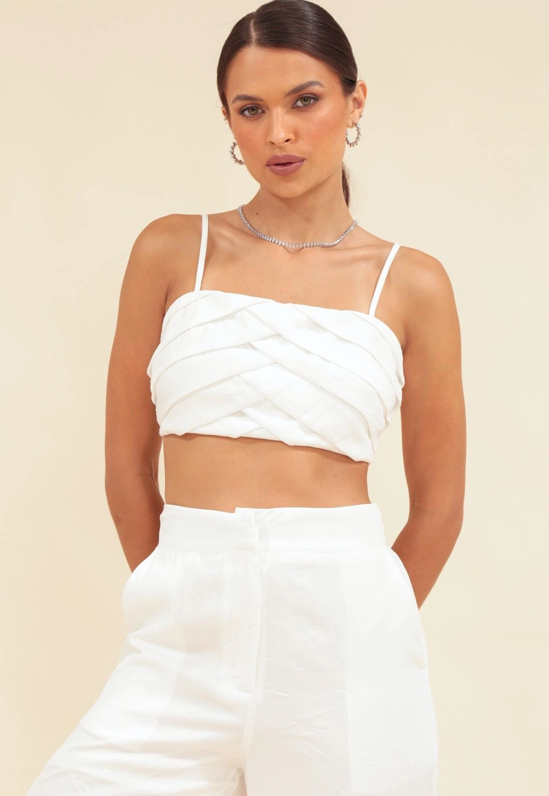 Cropped Com Alcas E Pregas Sobrepostas Em Cetim