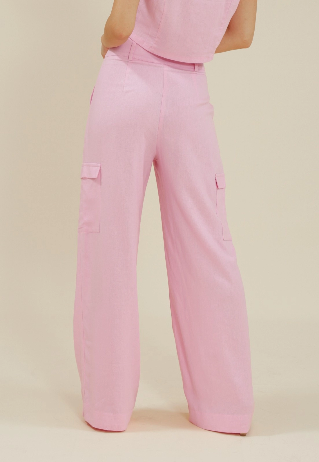 Calça Wide Leg Com Bolso Cargo Em Linho