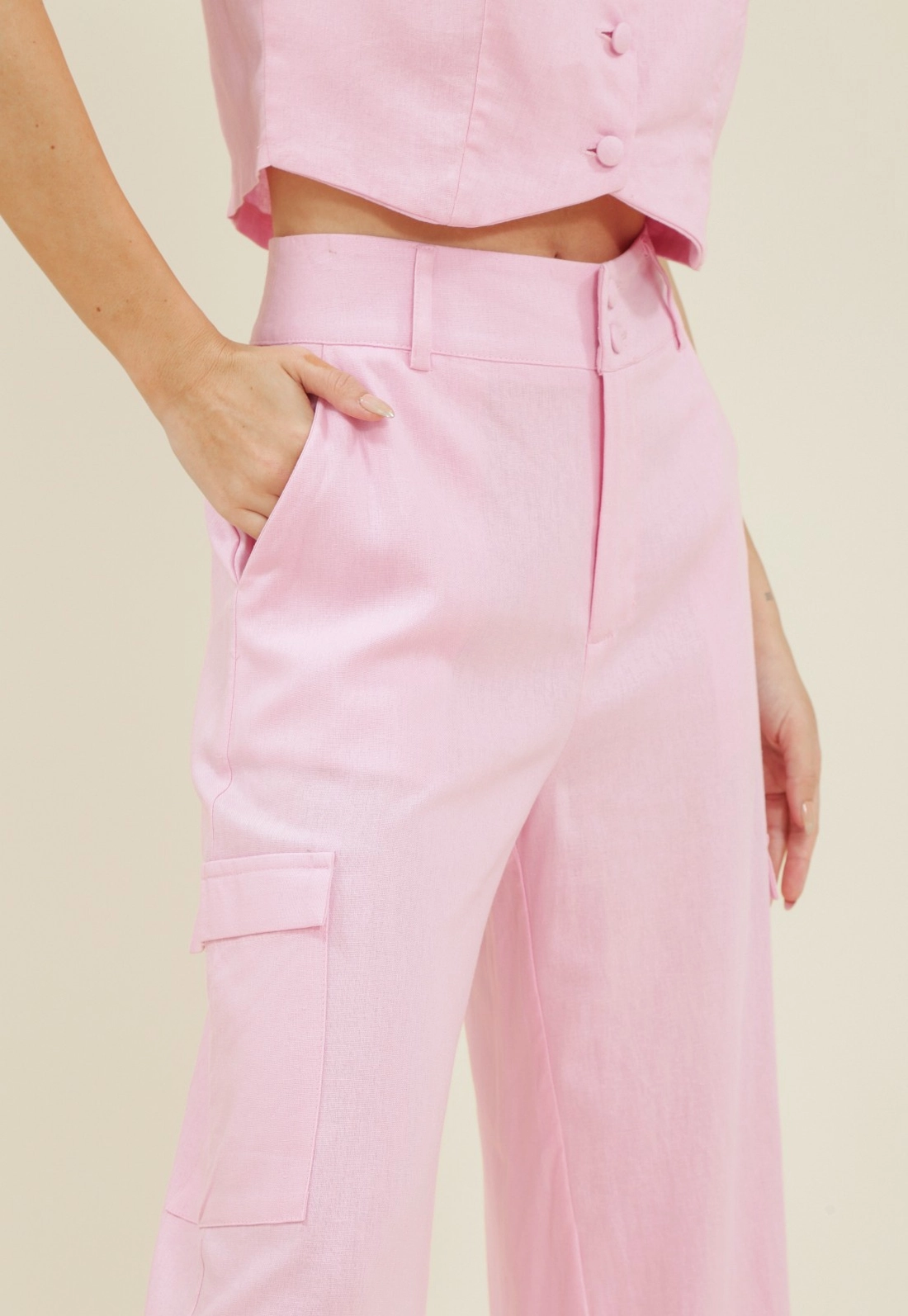 Calça Wide Leg Com Bolso Cargo Em Linho