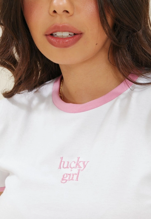 Blusa Cropped Em Cotton Com Manga Curta E Bordado Lucky