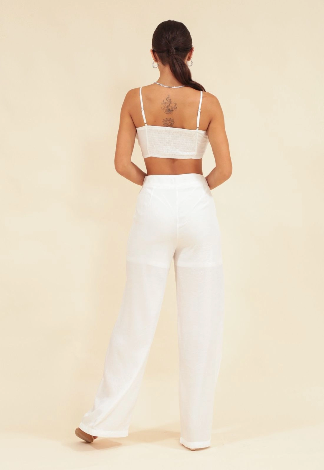 Calça Crepe Cetim Wide Leg Com Bolso Faca