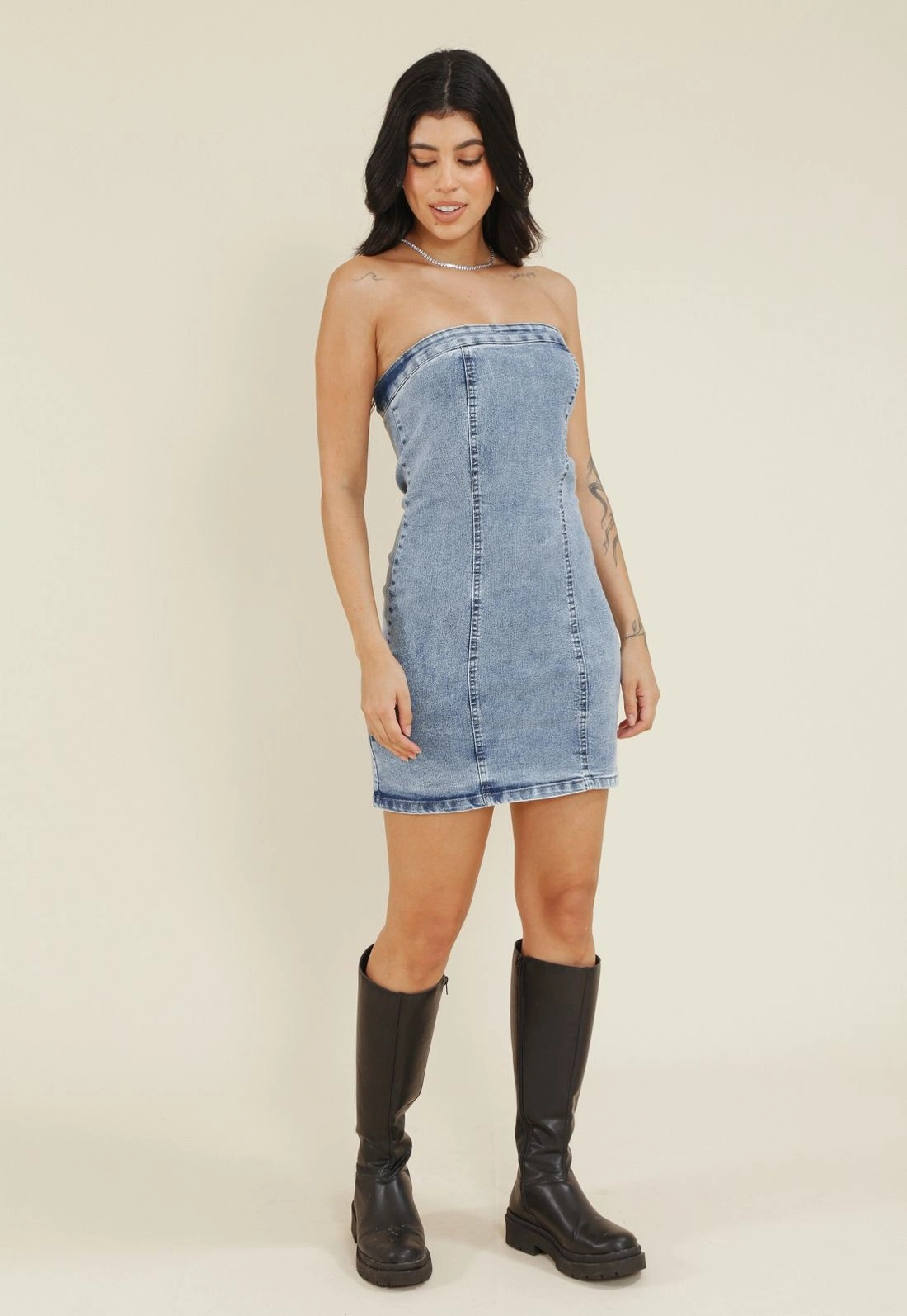 Vestido Curto Em Jeans Tomara Que Caia Com Recortes