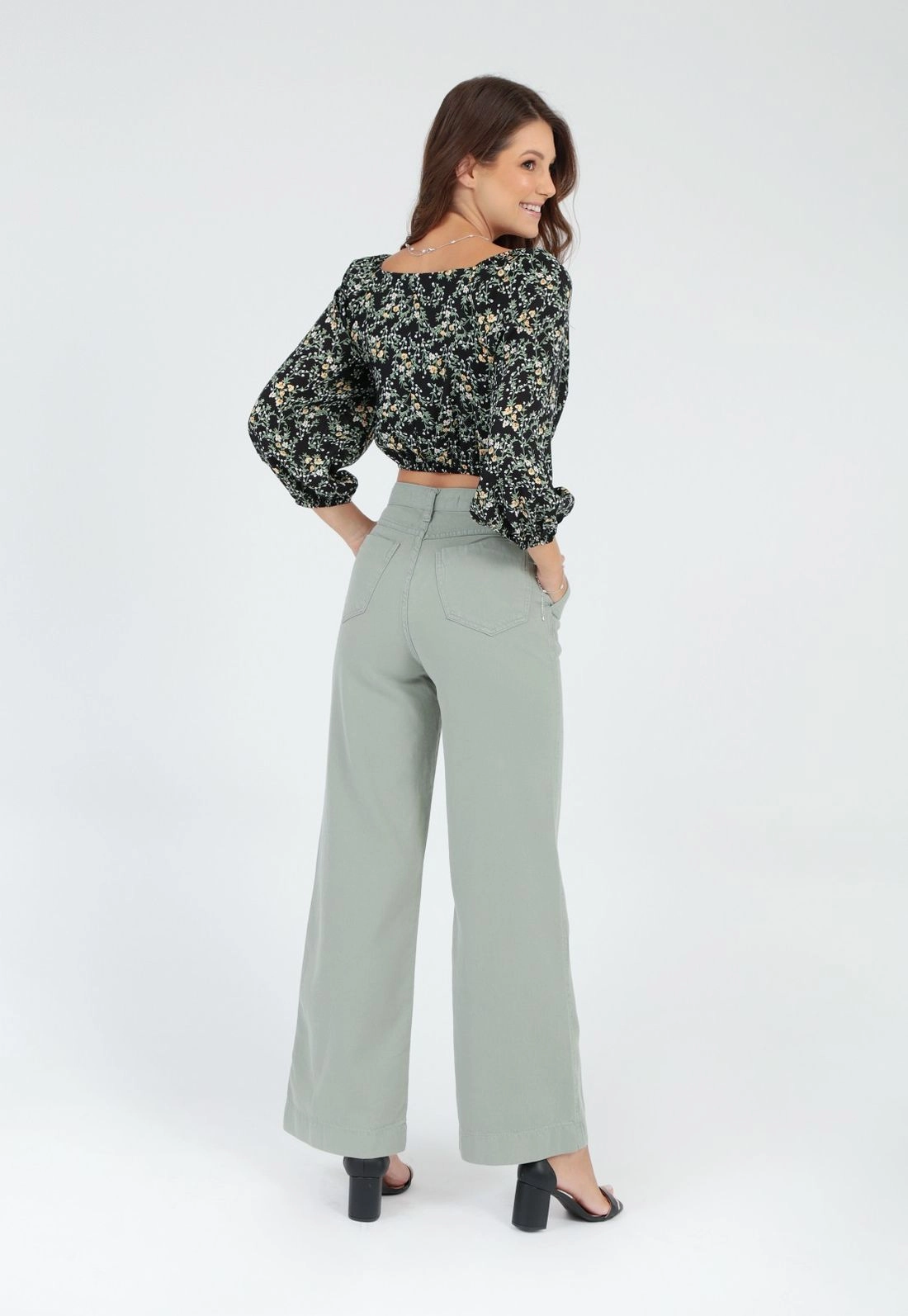 Calça Sarja Wide Leg Bolso Faca