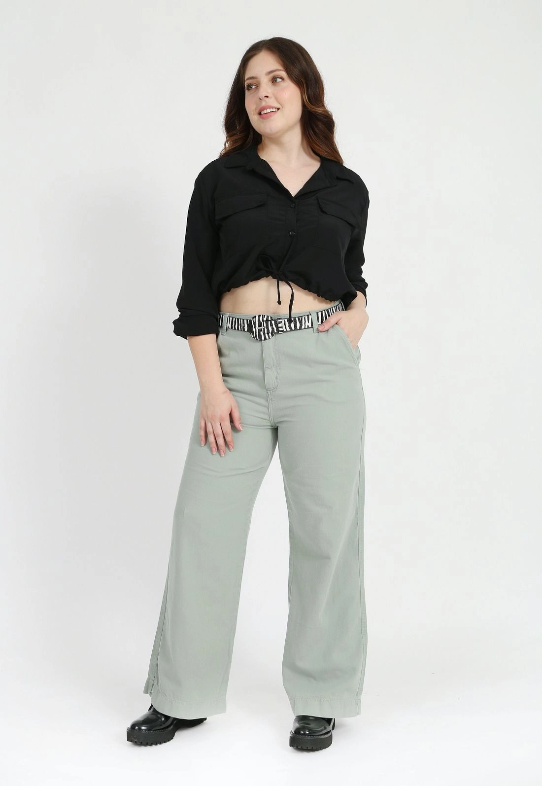 Calça Sarja Wide Leg Bolso Faca