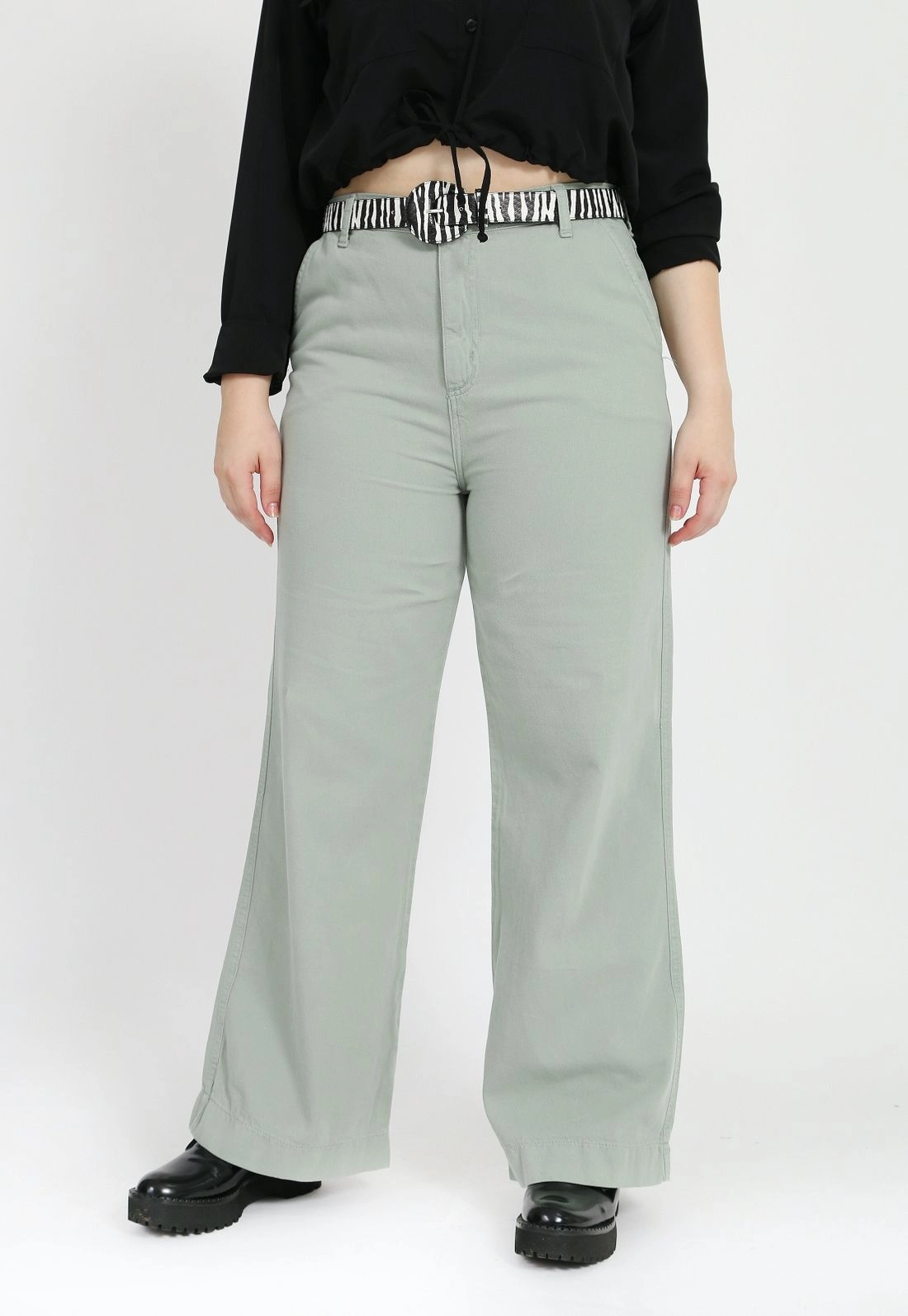 Calça Sarja Wide Leg Bolso Faca
