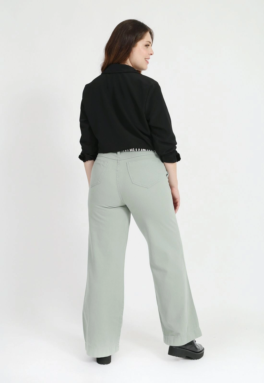 Calça Sarja Wide Leg Bolso Faca