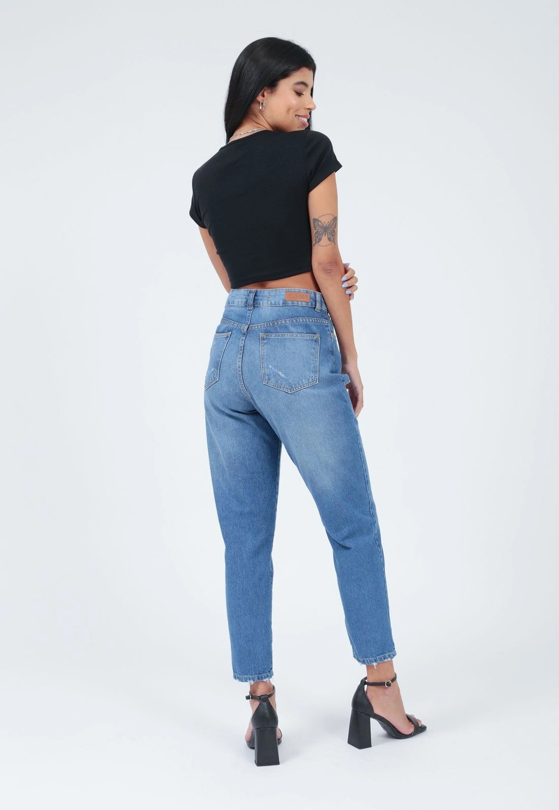 Calça Jeans Mom Azul Médio Bigode