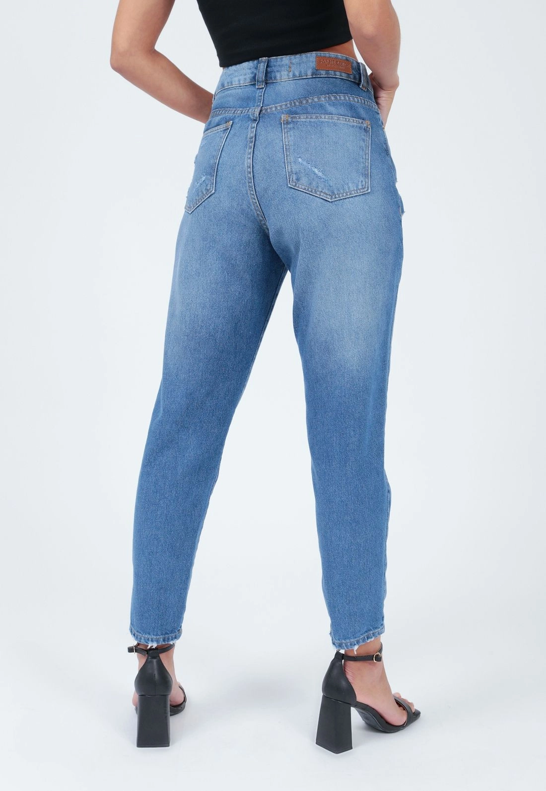 Calça Jeans Mom Azul Médio Bigode