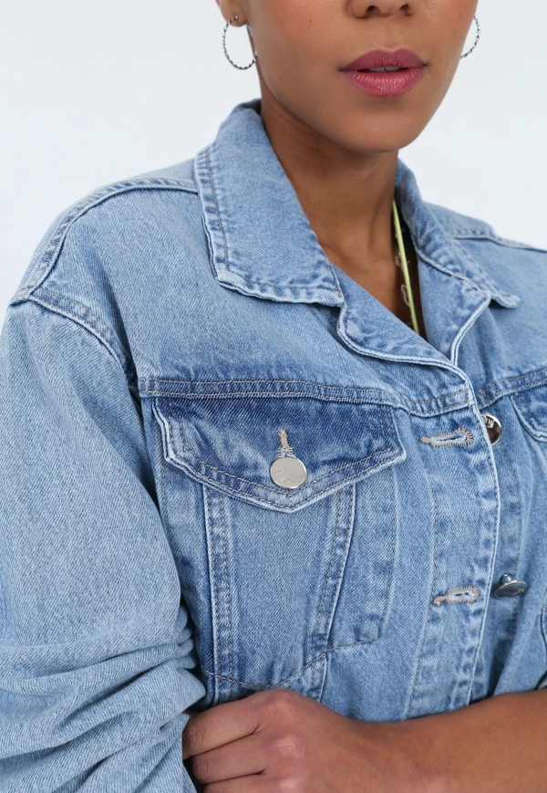 Jaqueta Jeans Ombro Deslocado POP ME Fashion, Descomplicada e