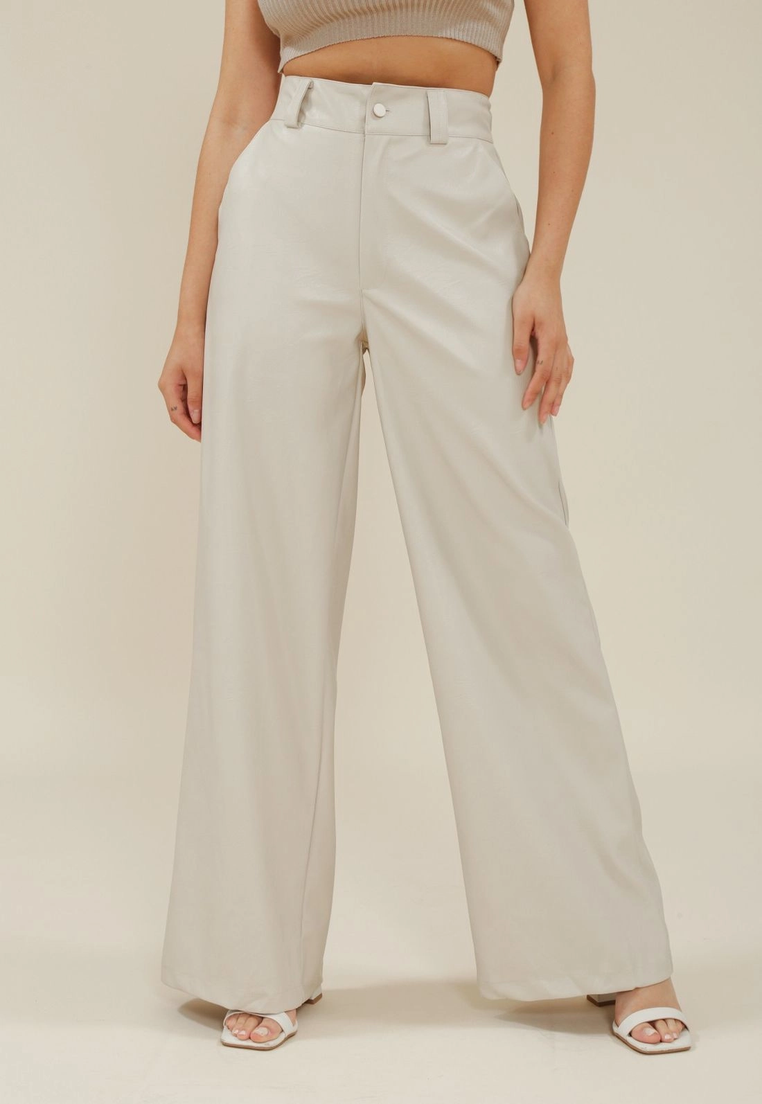 Calça Wide Leg Com Bolso Faca Em Couro Sintético
