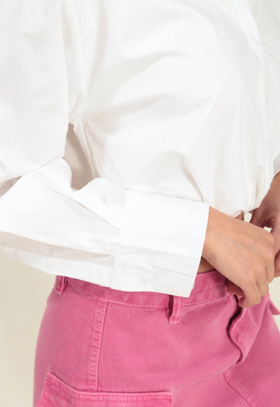 Camisa Tricoline Manga Longa Cropped Vazado Lateral