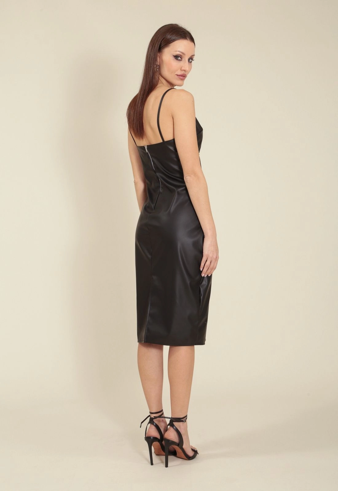 Vestido Alca Em Couro Sintetico Com Abertura No Busto