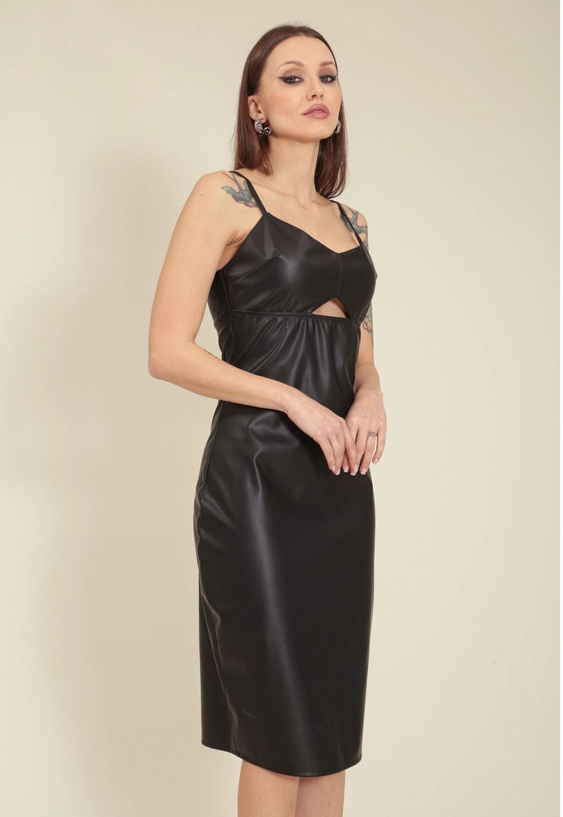 Vestido Alca Em Couro Sintetico Com Abertura No Busto