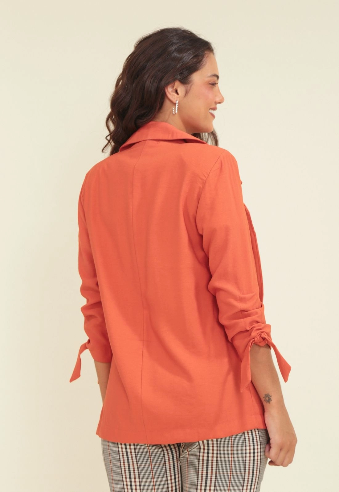 Blazer Em Alfaiataria Crepe Puxador Punhos Manga 7/8