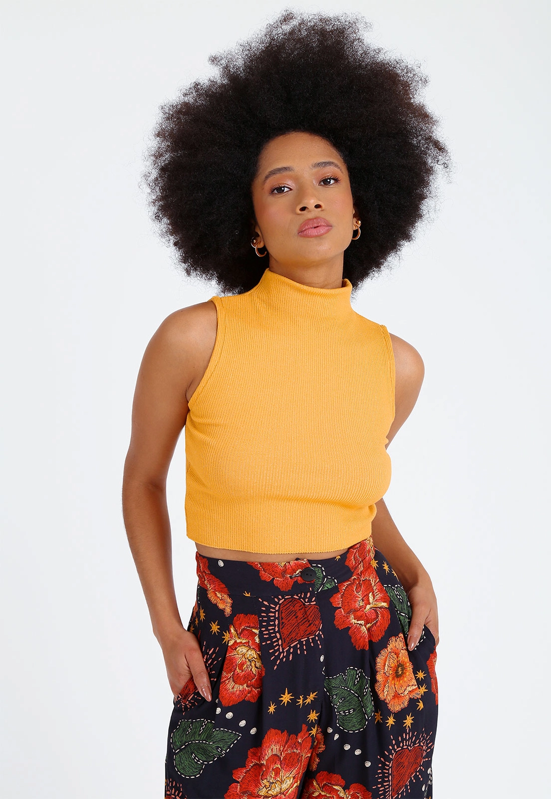 Blusa Trico Sem Manga Gola Alta