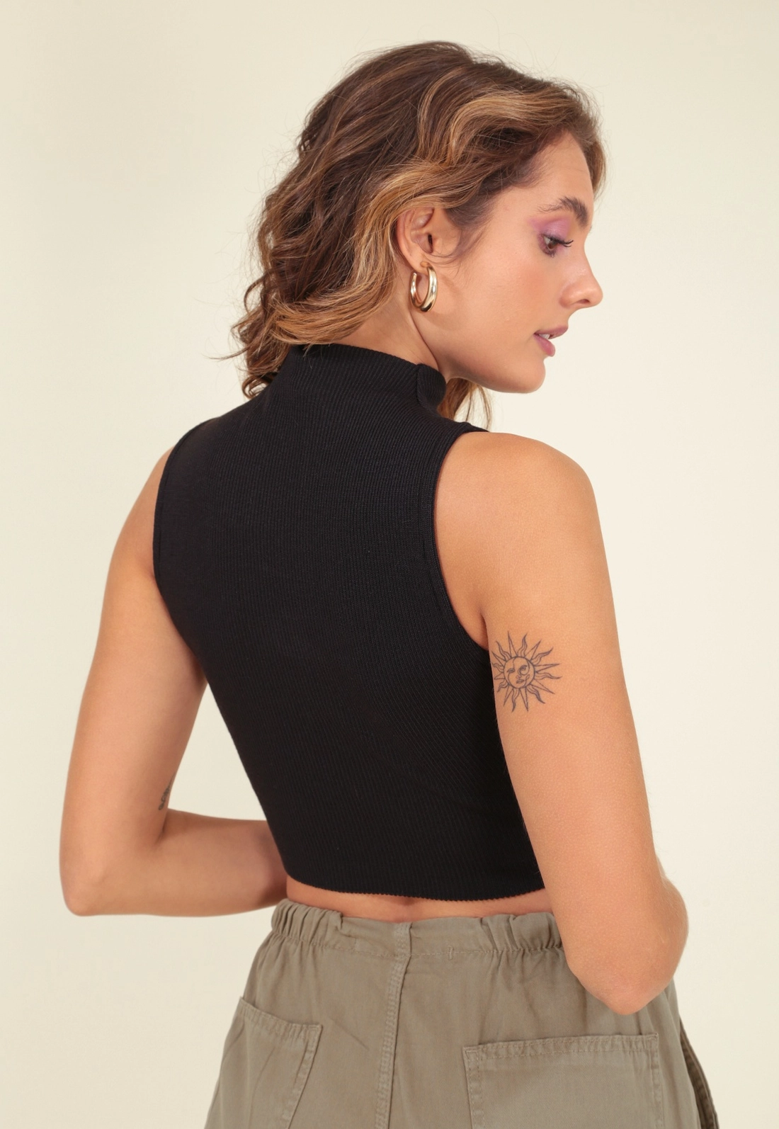 Blusa Trico Sem Manga Gola Alta