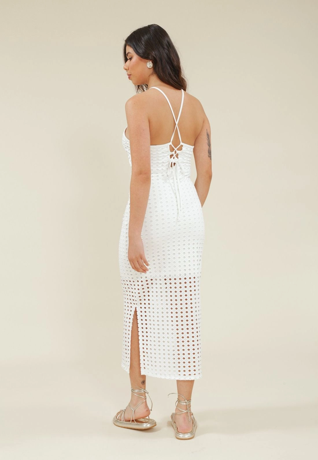Vestido Midi Alça Cava Americana Em Malha Vazada