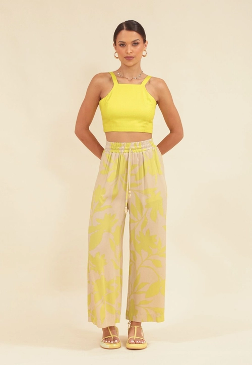 Calça Pantacourt Em Viscose Estampada Folhagem
