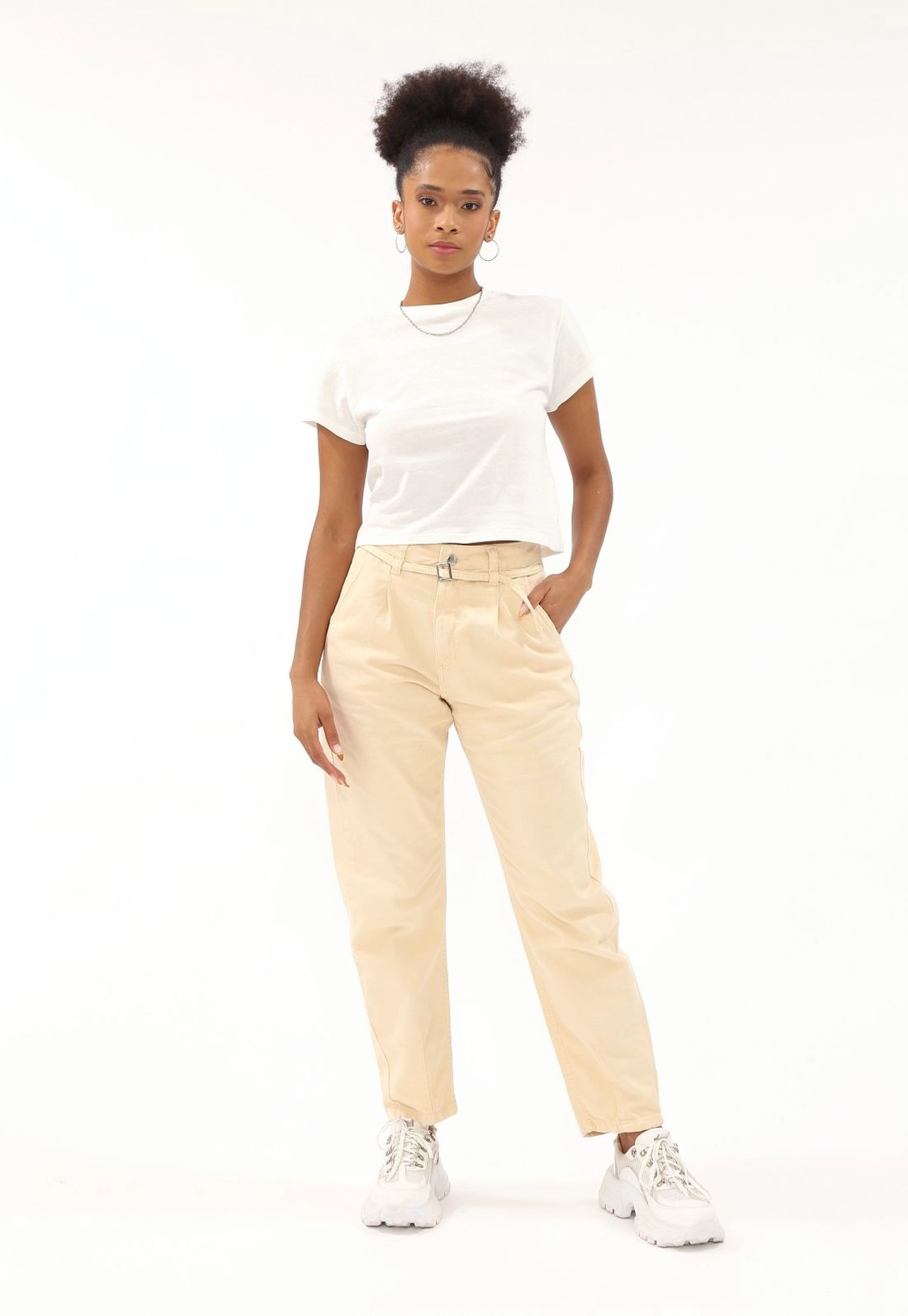 Calça Sarja Mom Cinto Fivela
