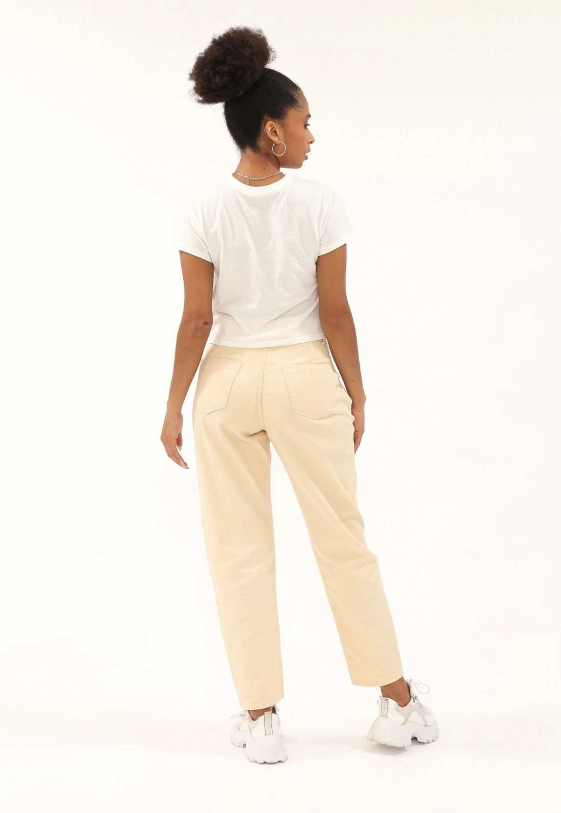 Calça Sarja Mom Cinto Fivela