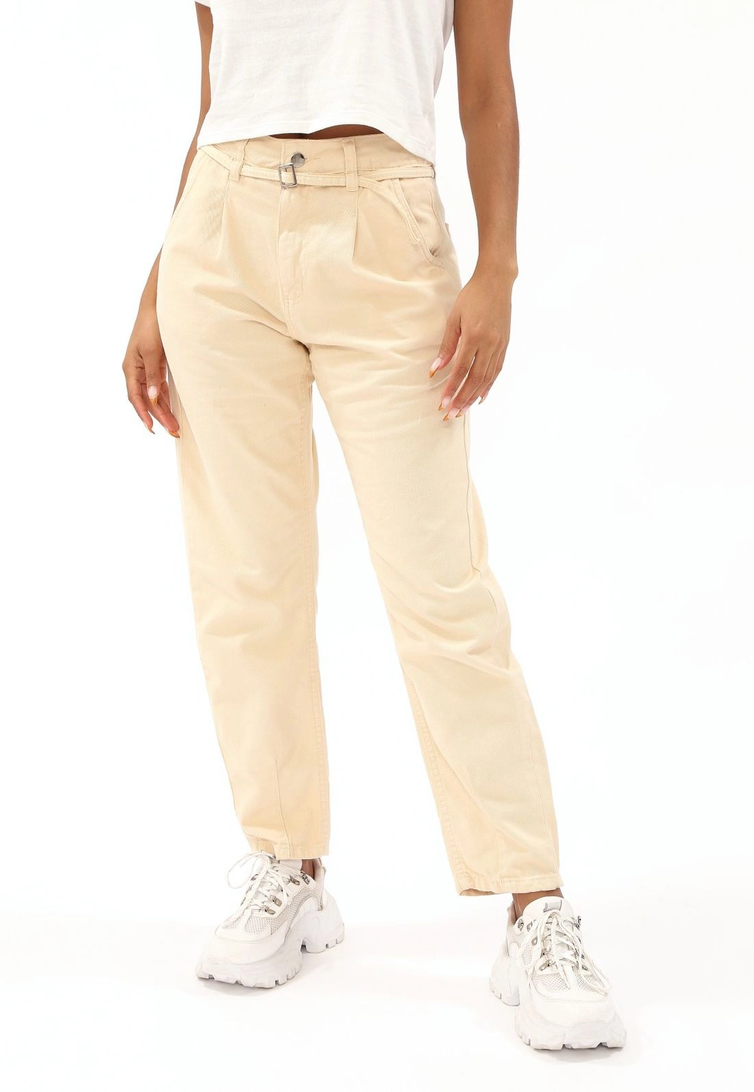 Calça Sarja Mom Cinto Fivela