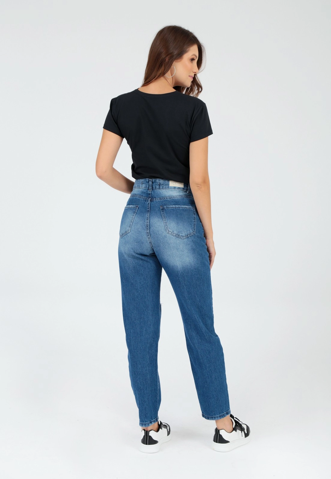 Calça Jeans Mom Puido E Rasgo