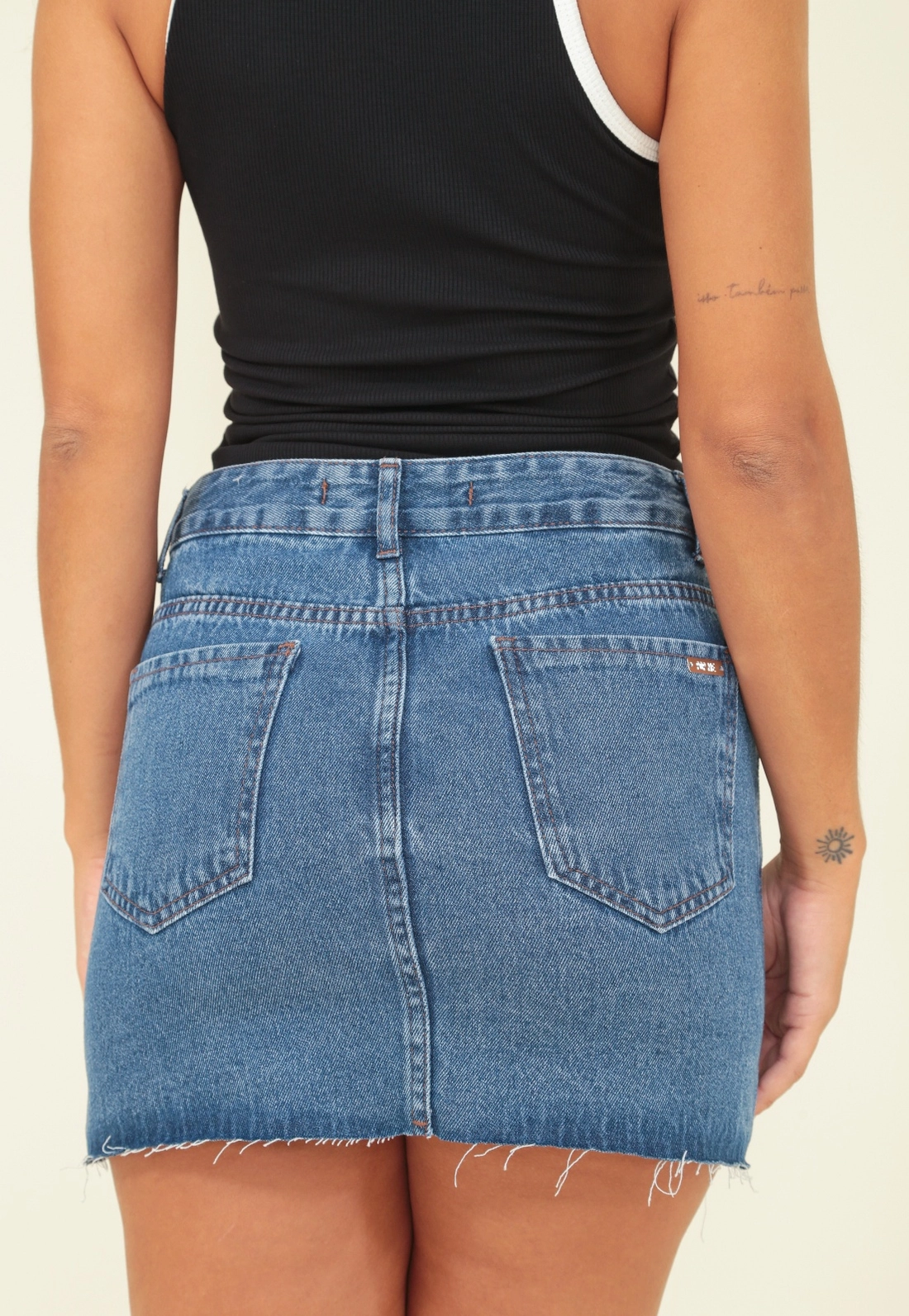 Saia Jeans Curta Cintura Média