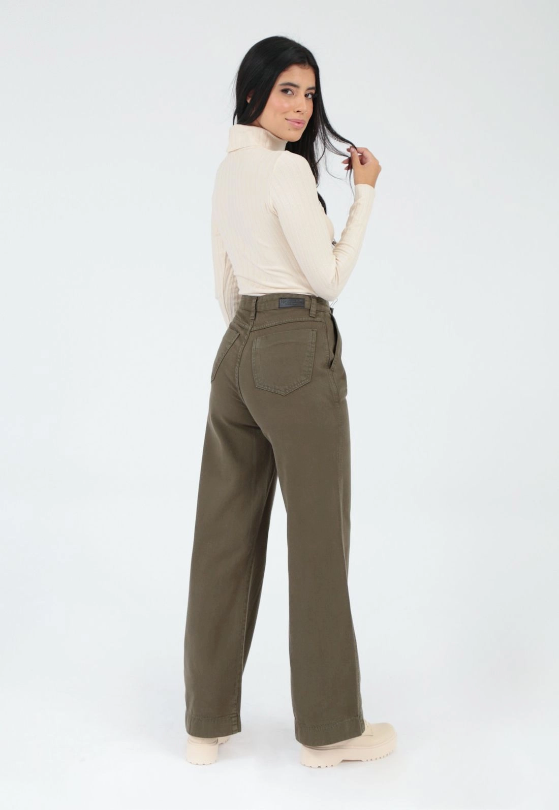 Calça Sarja Wide Leg Bolso Faca