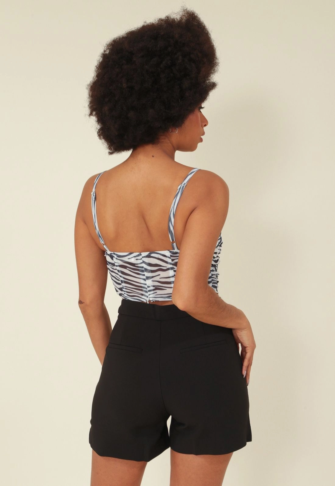 Short Crepe Cós Transpassado Botão Metal
