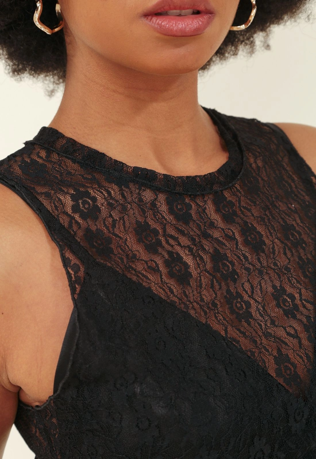 Blusa Sem Manga Renda
