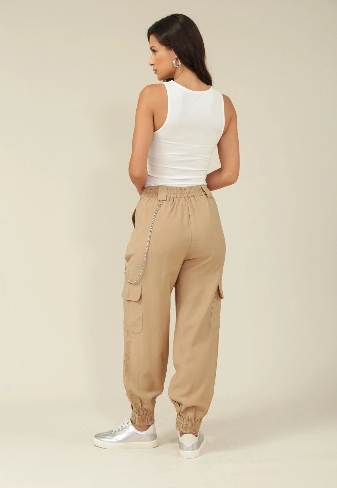 Calça Jogger Em Alfaiataria Com Bolso Cargo
