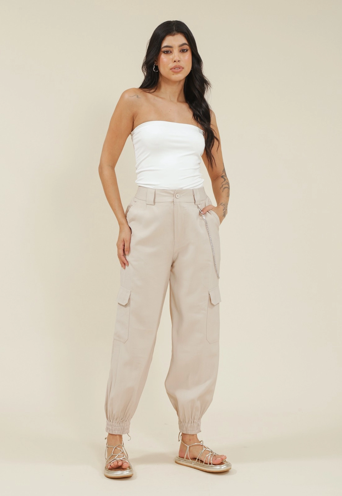 Calça Jogger Em Alfaiataria Com Bolso Cargo