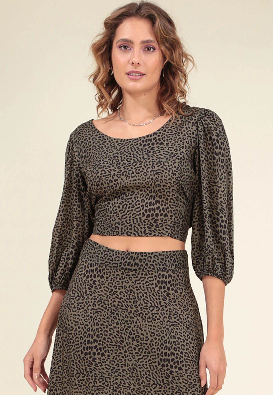 Blusa Cropped Manga 7/8 Viscose Estampada Animal Print